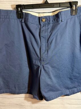 L.L. Bean Men's Navy Blue Flat Front Shorts